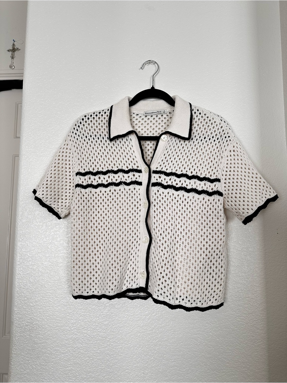 Abercrombie & Fitch White Open-Knit Short Sleeve Button Cardigan with Black Trim